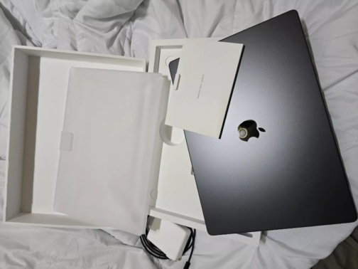 MacBook Pro 16" M3 Max, 128GB RAM, 2TB SSD, 16-Core CPU, 40-Core GPU, Black.